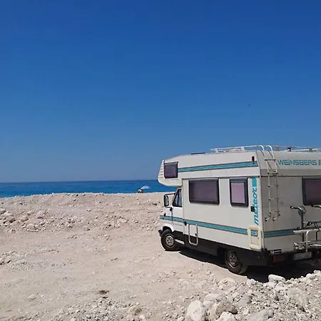 캠프장 Motorhome In Montenegro 포드고리차