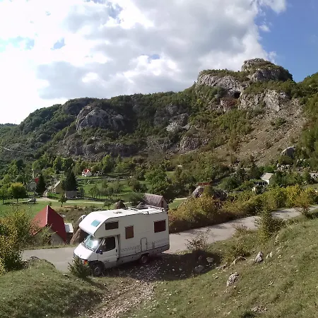Motorhome In Montenegro Kamp alanı *